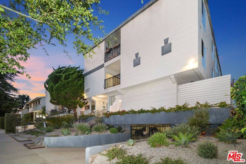 Santa Monica, CA 90403,837 Lincoln BLVD #6