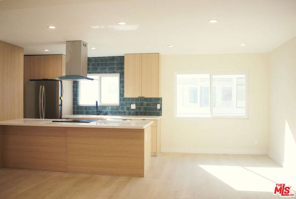 Los Angeles, CA 90048,322 S Swall DR #5