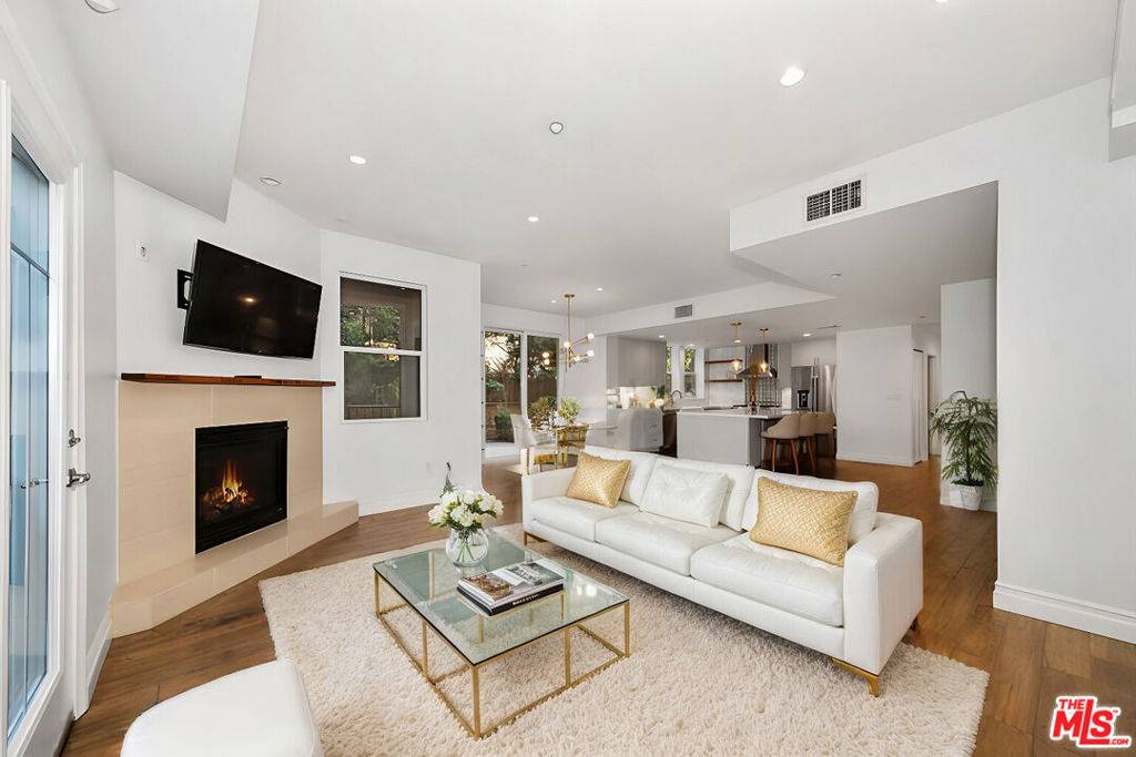 West Hollywood, CA 90046,1248 N Laurel AVE #103