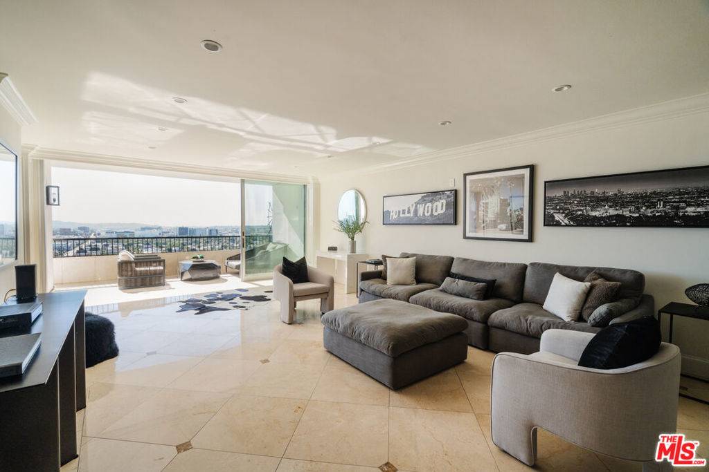 West Hollywood, CA 90069,1100 Alta Loma RD #1405