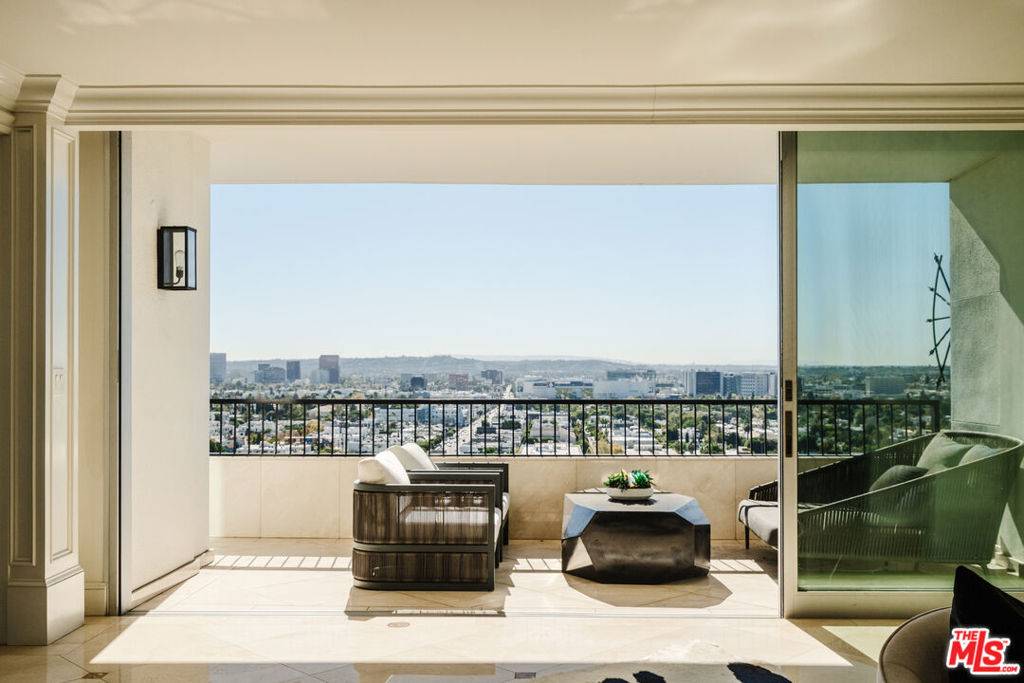 West Hollywood, CA 90069,1100 Alta Loma RD #1405