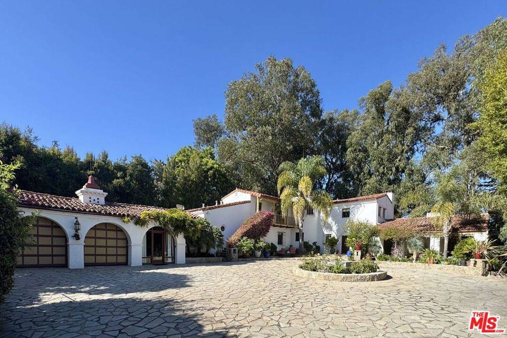 Los Angeles, CA 90049,334 N Carmelina AVE