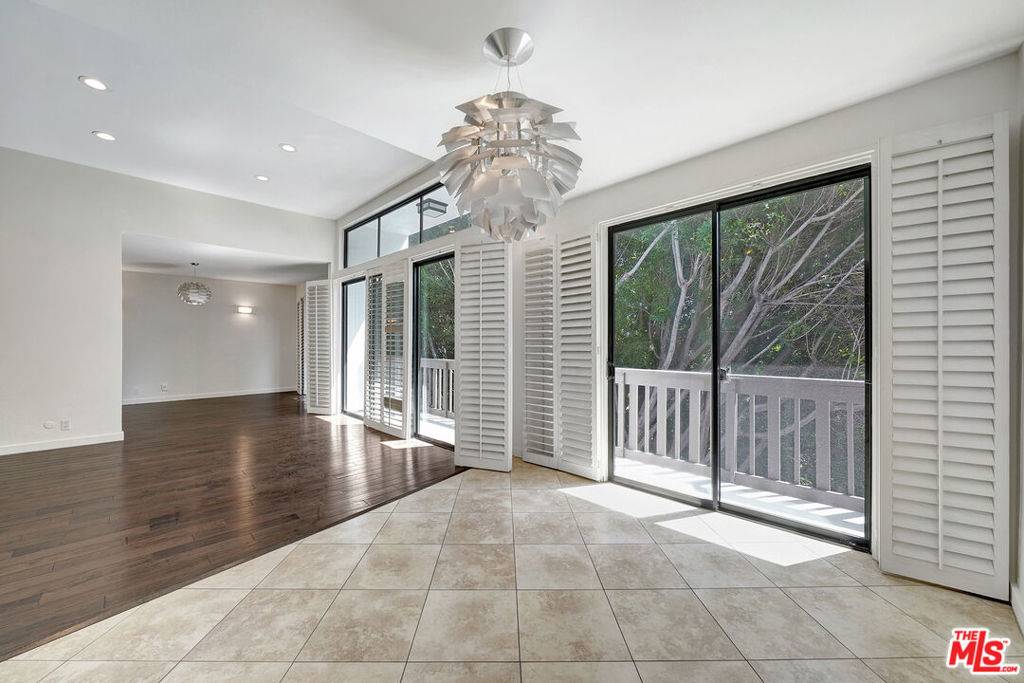 Los Angeles, CA 90048,8871 Burton WAY #305