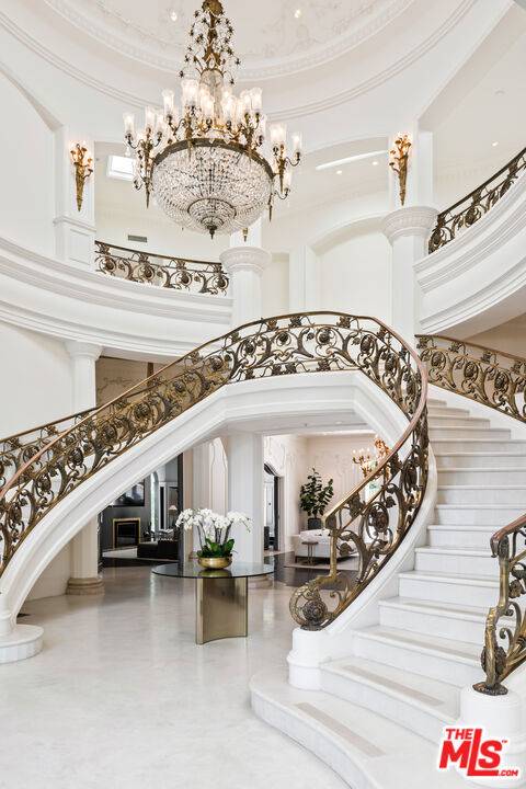 Beverly Hills, CA 90210,1091 Laurel WAY