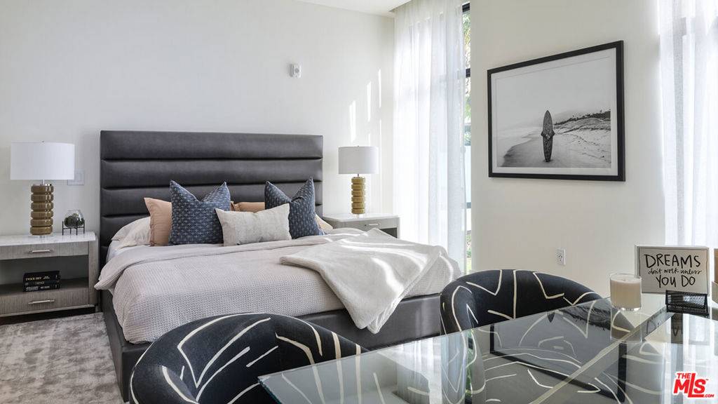 Beverly Hills, CA 90210,425 N Palm DR #104