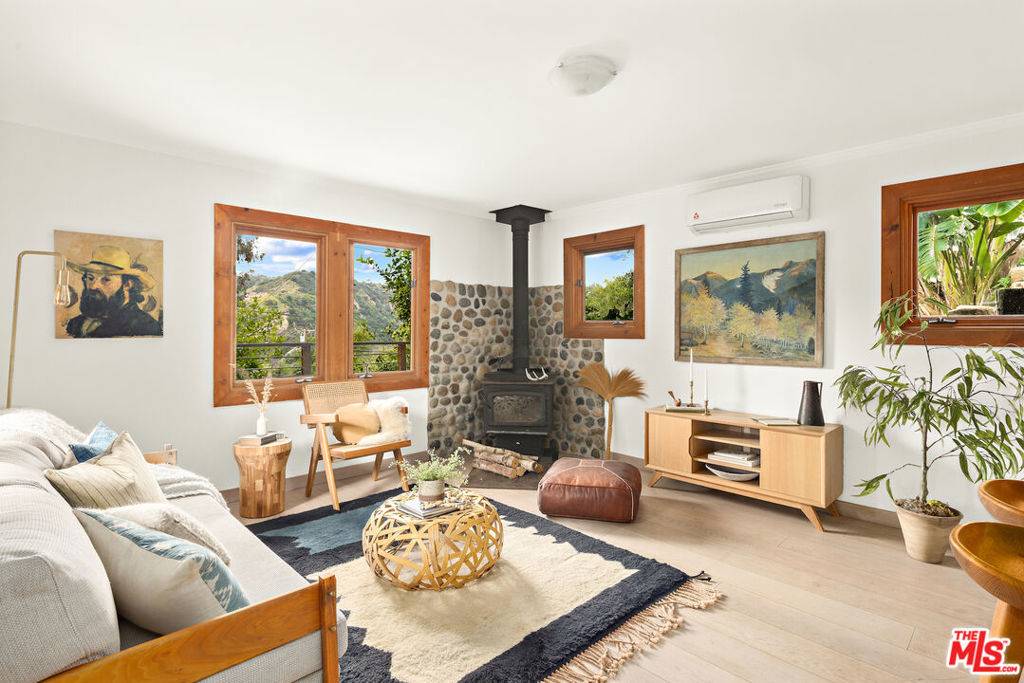 Topanga, CA 90290,1810 Arteique RD