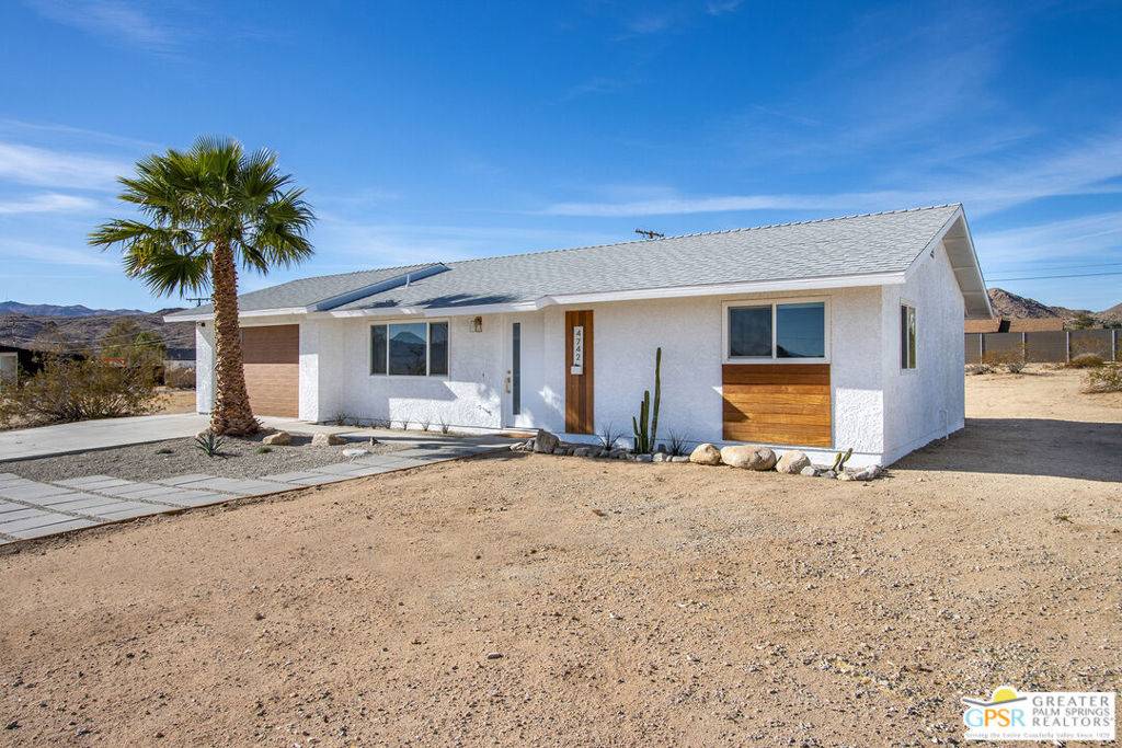 Joshua Tree, CA 92252,4742 Avenida La Flora Desierta