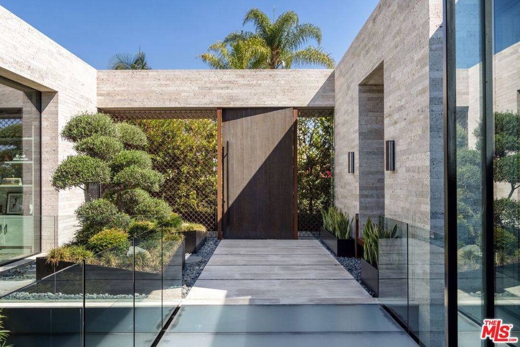 Beverly Hills, CA 90210,1335 Carla LN