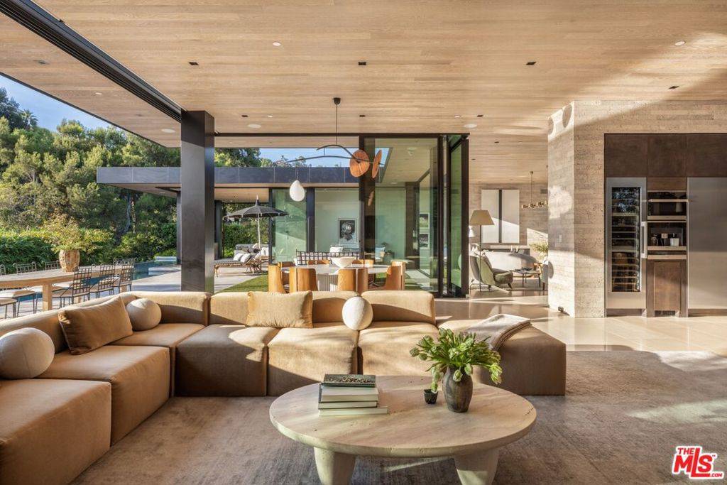 Beverly Hills, CA 90210,1335 Carla LN