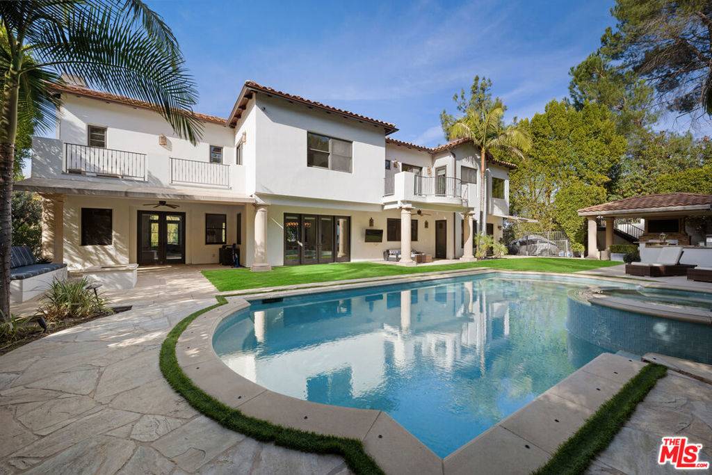 Woodland Hills, CA 91364,20208 Wells DR