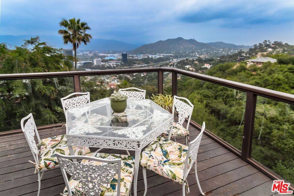 Studio City, CA 91604,3200 Wrightwood DR