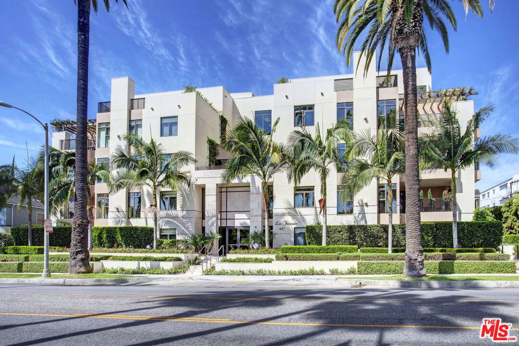 Beverly Hills, CA 90210,447 N Doheny DR #304