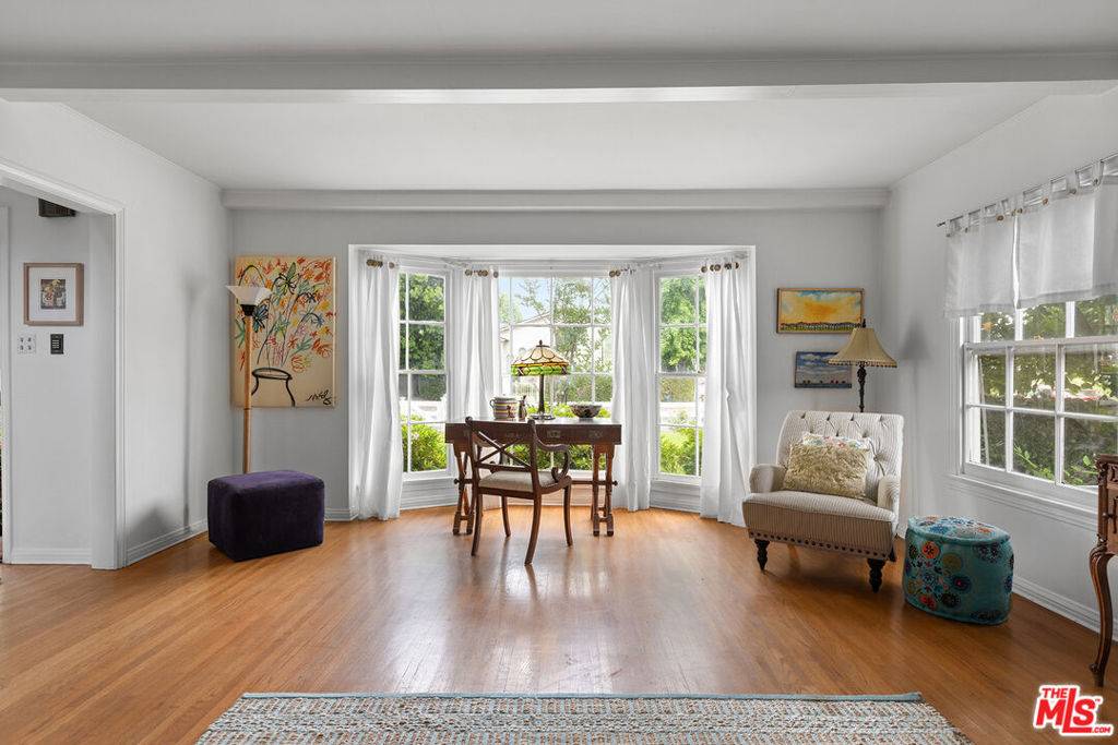 Sherman Oaks, CA 91423,4909 Morse AVE