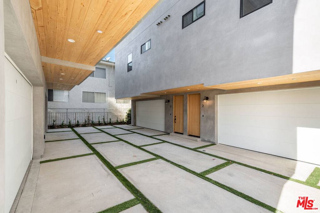 North Hollywood, CA 91601,10819 Morrison ST