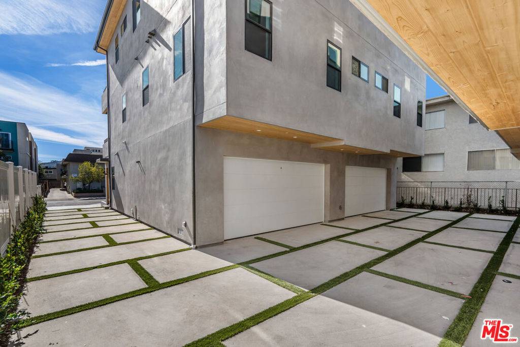 North Hollywood, CA 91601,10819 Morrison ST