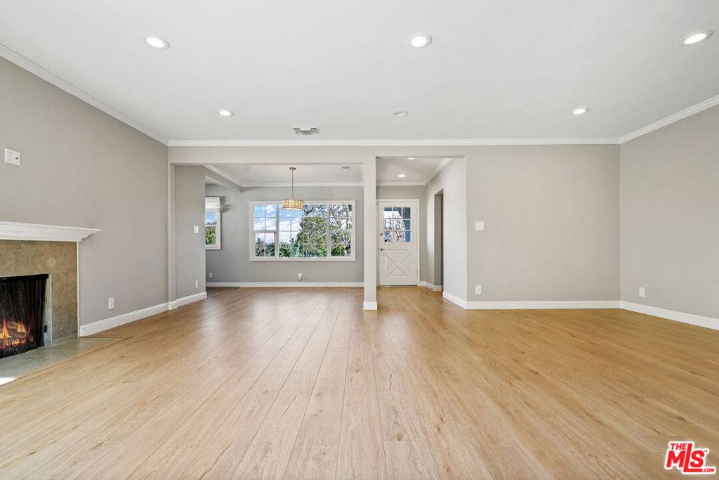 Encino, CA 91436,16354 Moorpark ST