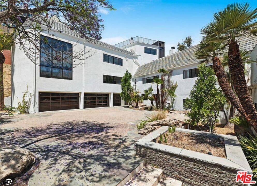 Los Angeles, CA 90069,2100 Sunset Plaza DR