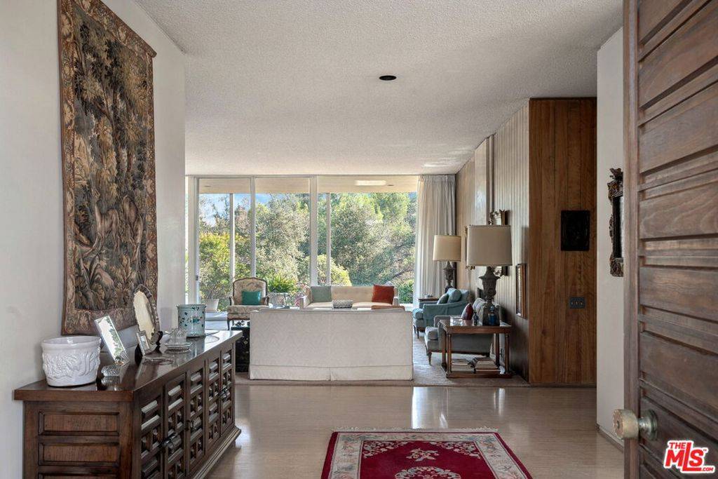 Los Angeles, CA 90049,720 N Bonhill RD