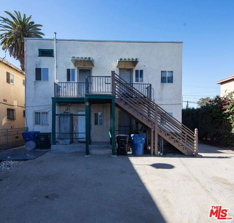 Los Angeles, CA 90006,1758 S New England ST