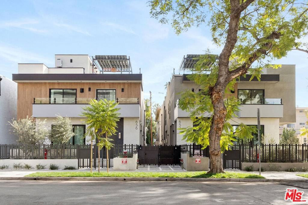 West Hollywood, CA 90069,656 Huntley DR #102