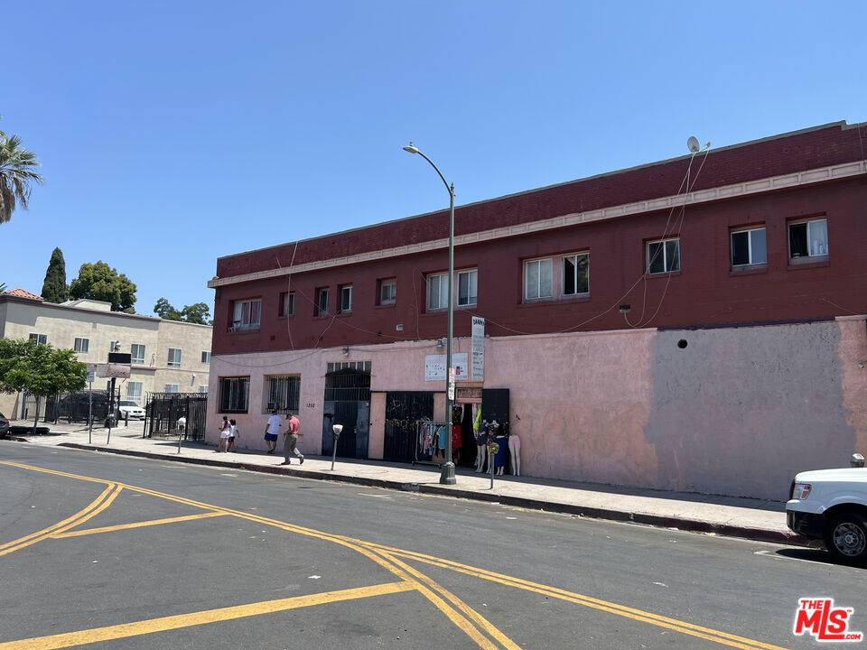 Los Angeles, CA 90006,1252 S Lake ST