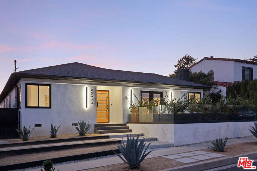 Los Angeles, CA 90043,5529 Bradna DR