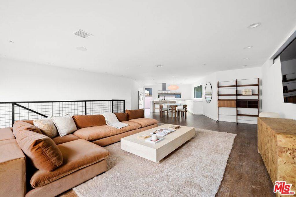 Studio City, CA 91604,3873 Berry DR