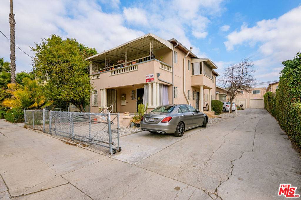 Los Angeles, CA 90027,1726 N Mariposa AVE