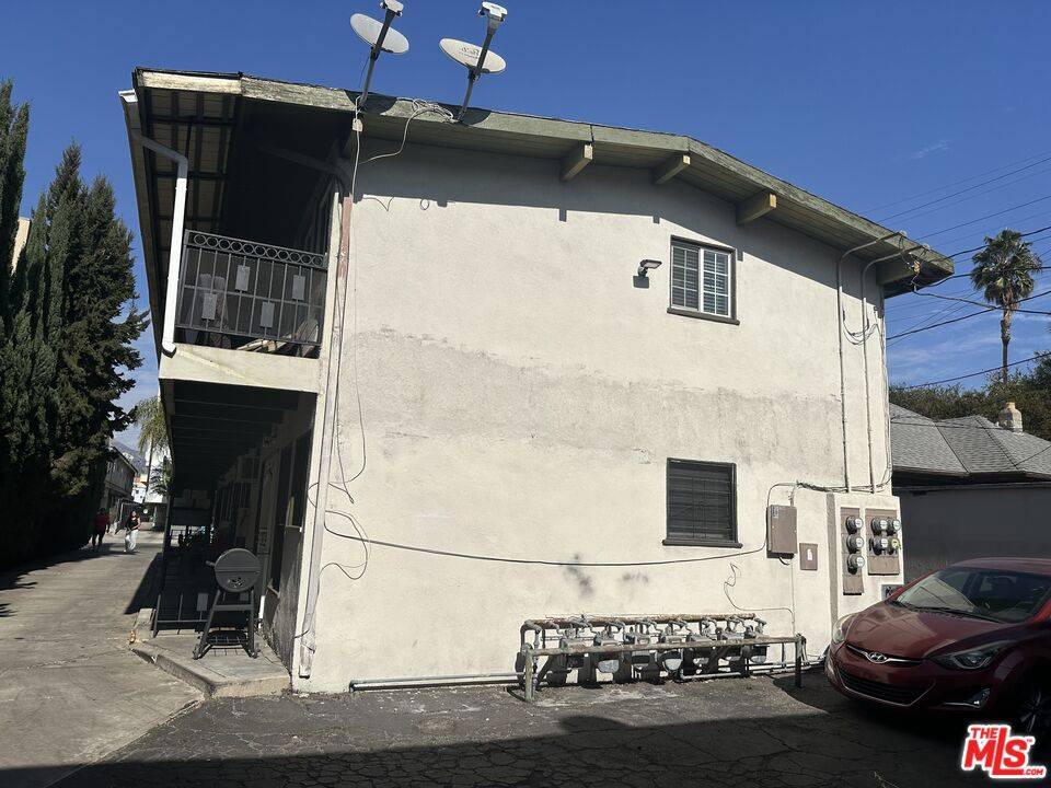 Los Angeles, CA 90038,5700 La Mirada AVE