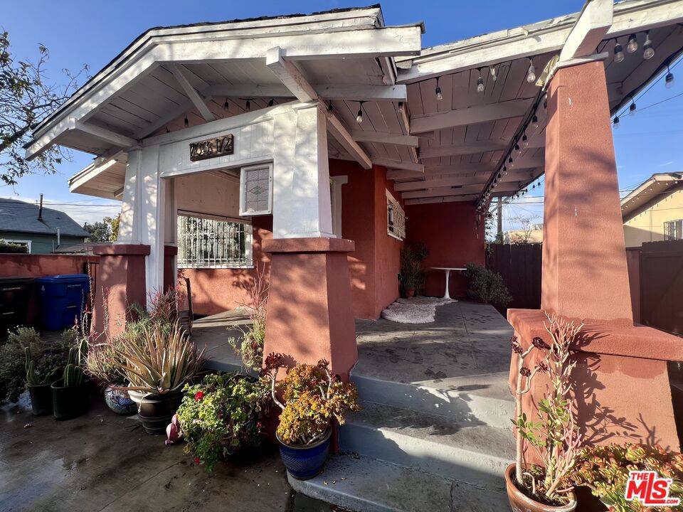 Los Angeles, CA 90011,733 E 49th ST