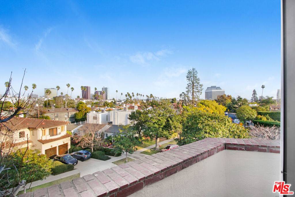 Los Angeles, CA 90049,831 S Gretna Green WAY #302