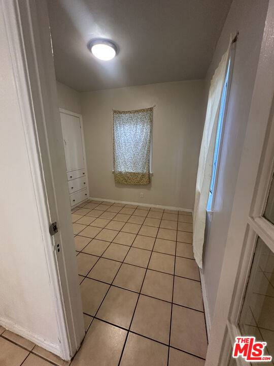 Los Angeles, CA 90016,2413 S Cochran AVE