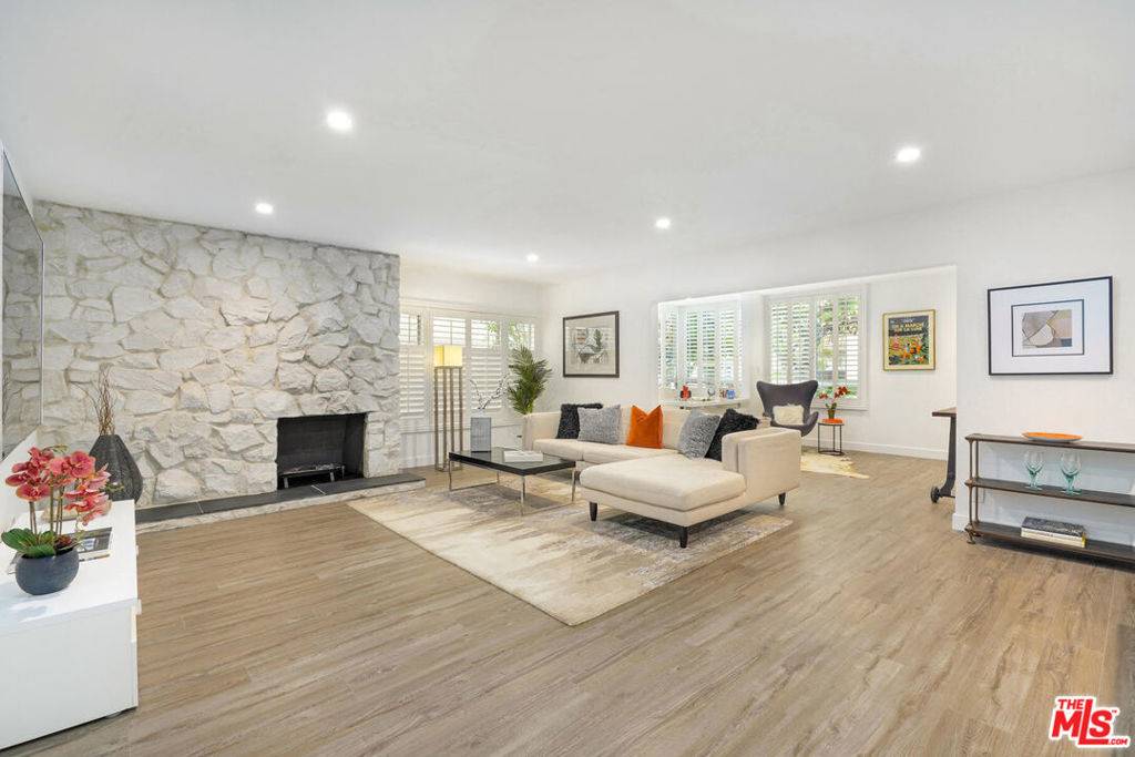 Beverly Hills, CA 90210,419 N Oakhurst DR #101