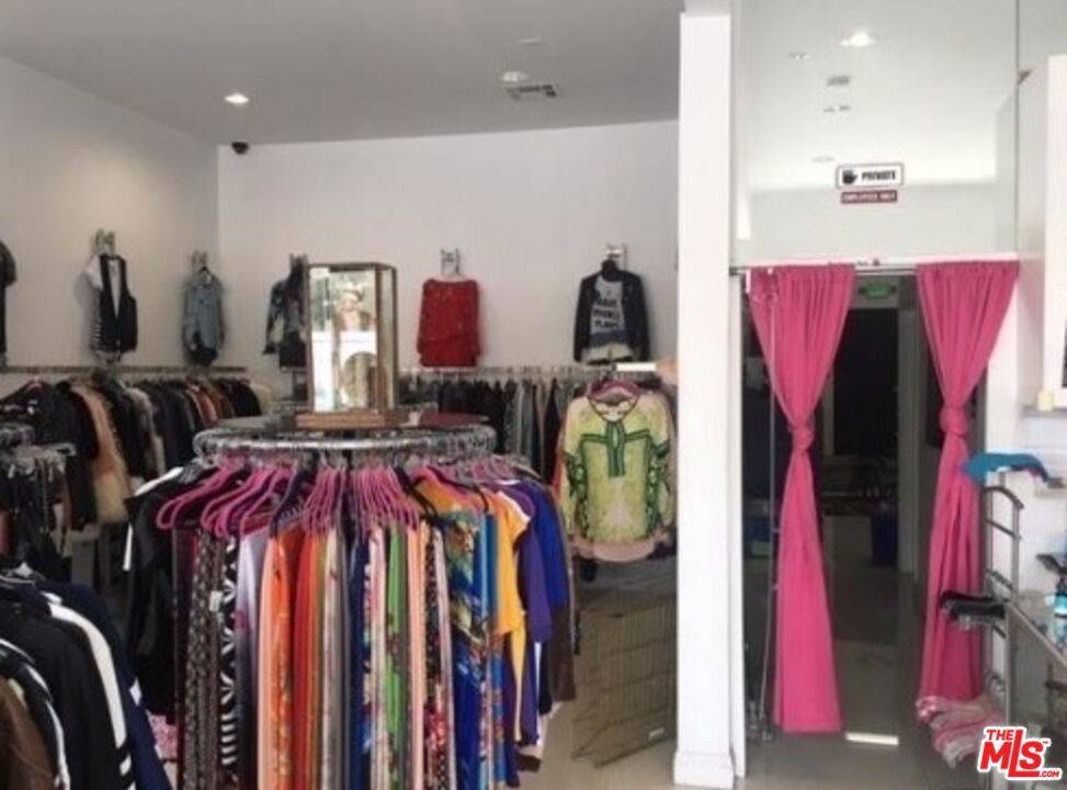 Los Angeles, CA 90046,7172 Melrose AVE