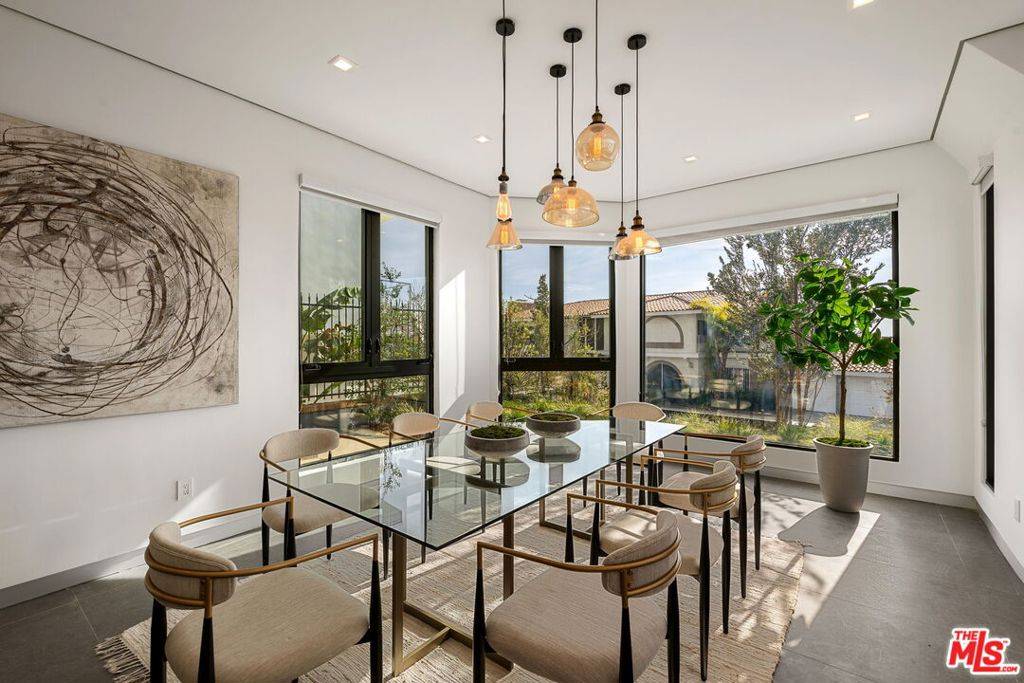 Los Angeles, CA 90046,7911 Oceanus DR