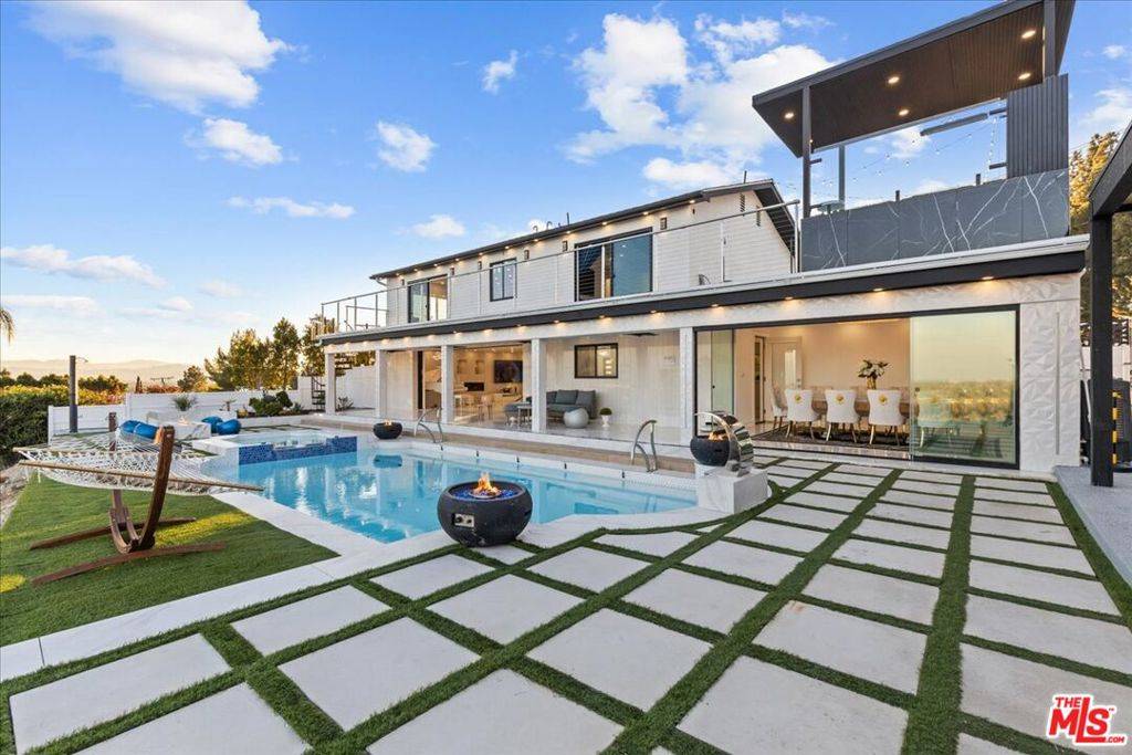 West Hills, CA 91304,8600 Farralone AVE