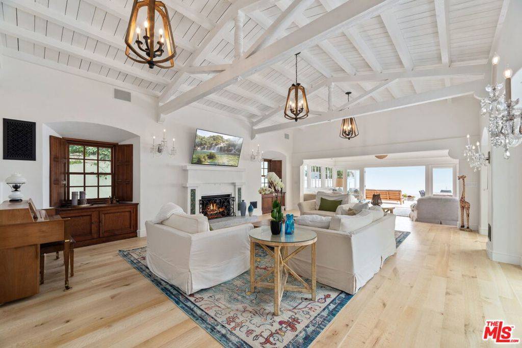 Malibu, CA 90265,22416 Pacific Coast HWY