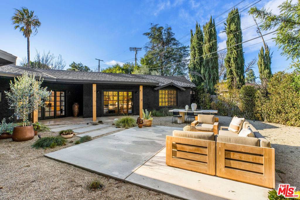 Woodland Hills, CA 91367,6112 Dill PL