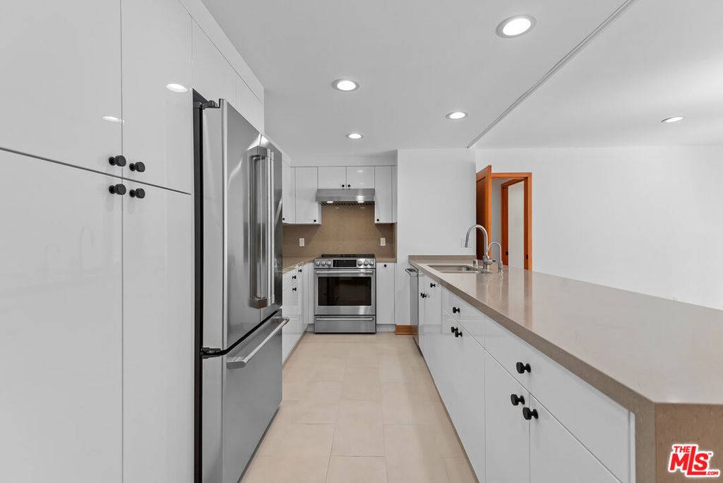 Los Angeles, CA 90067,2160 Century Park East #308N