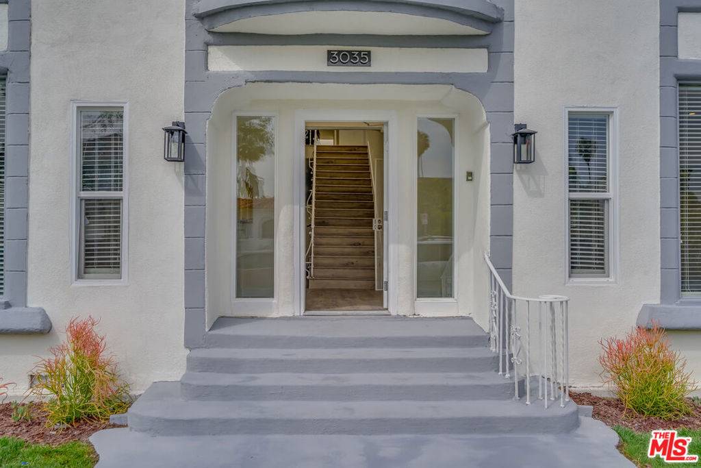 Los Angeles, CA 90016,3035 West BLVD #201