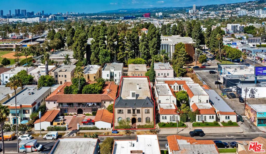 Los Angeles, CA 90036,637 N Spaulding AVE