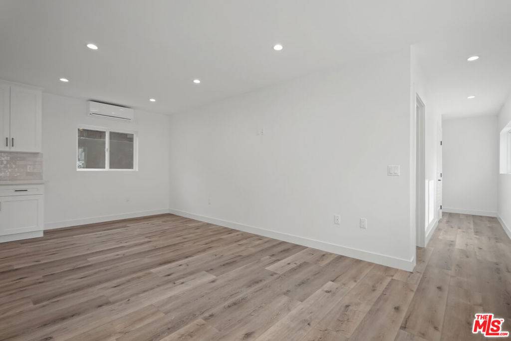 Los Angeles, CA 90016,2808 S Cloverdale AVE #2/3