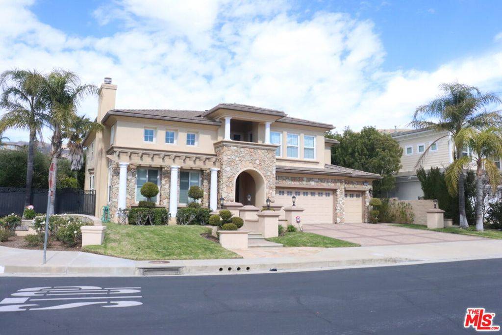 Northridge, CA 91326,20163 Via Cellini