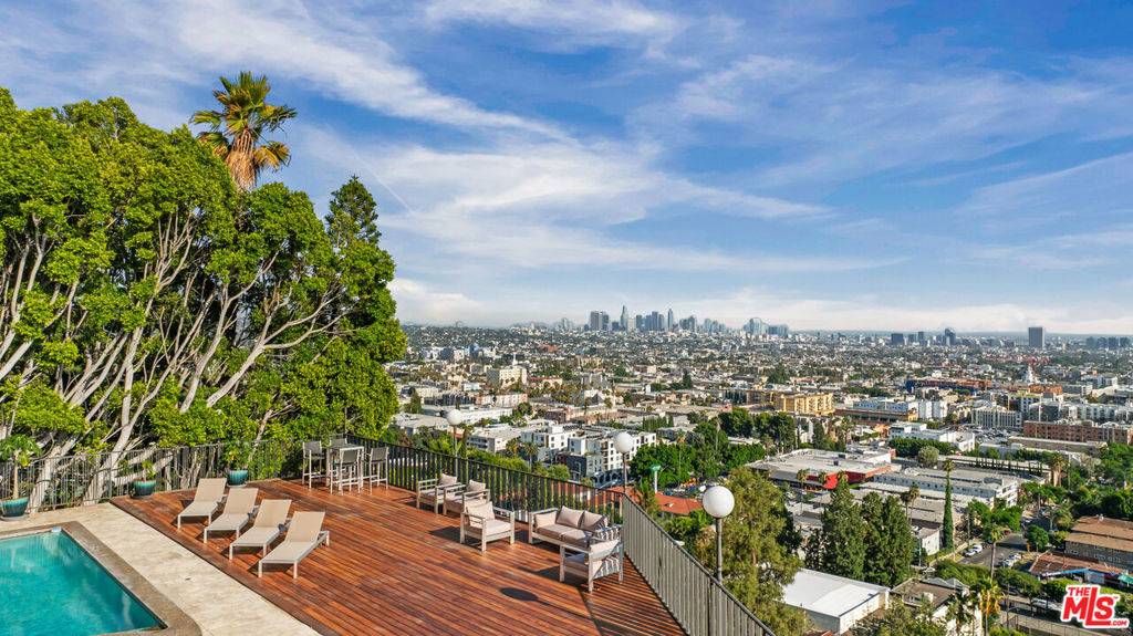 Los Angeles, CA 90068,5667 Tryon RD