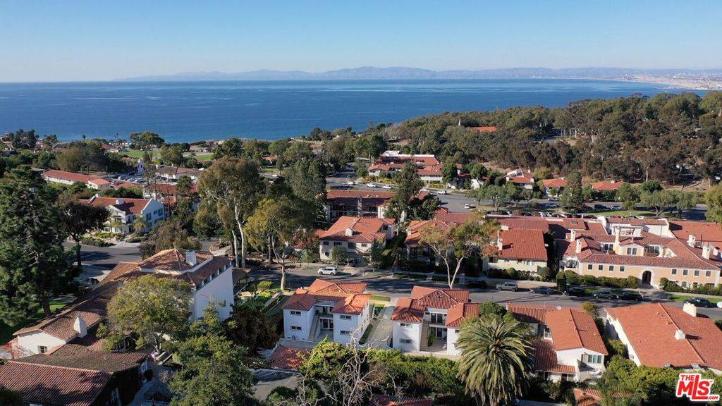 Palos Verdes Estates, CA 90274,2404 Via Campesina