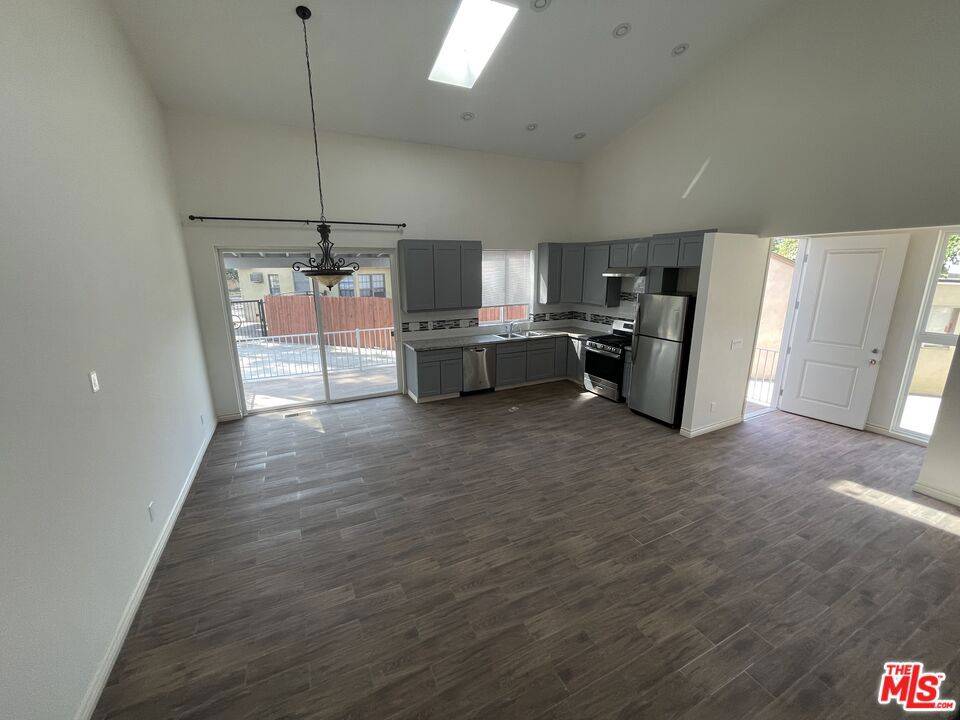 Valley Village, CA 91607,5539 Simpson AVE