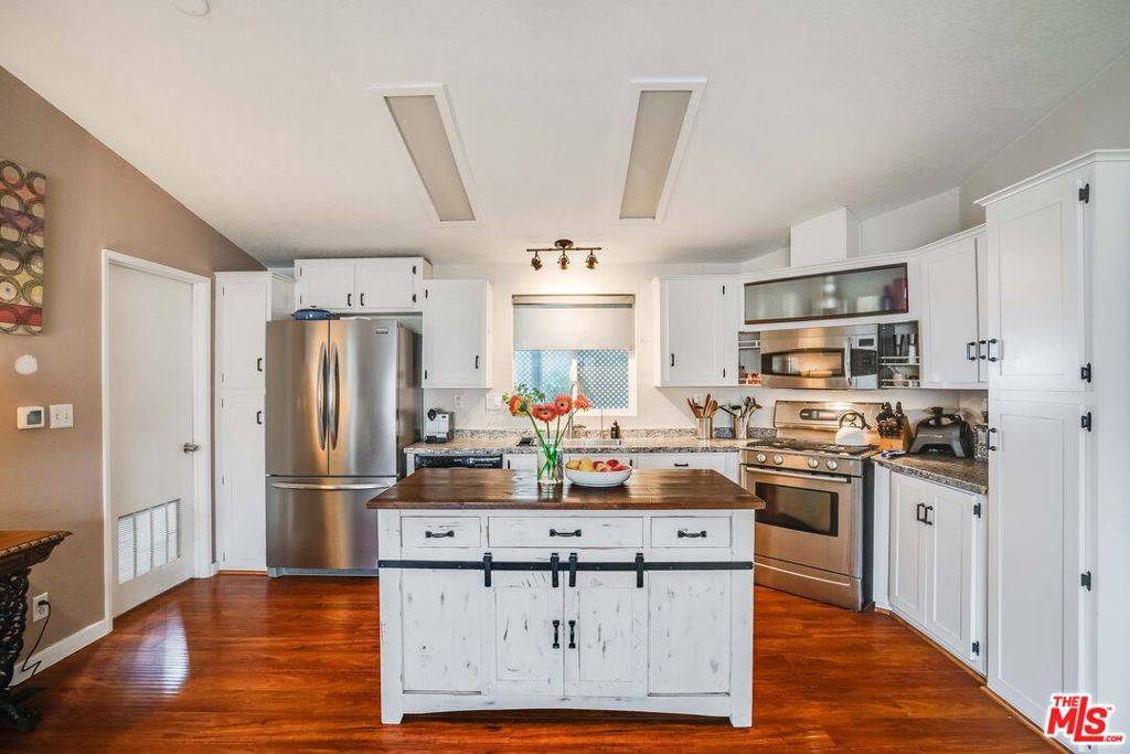 Woodland Hills, CA 91364,4201 Topanga Canyon BLVD #110