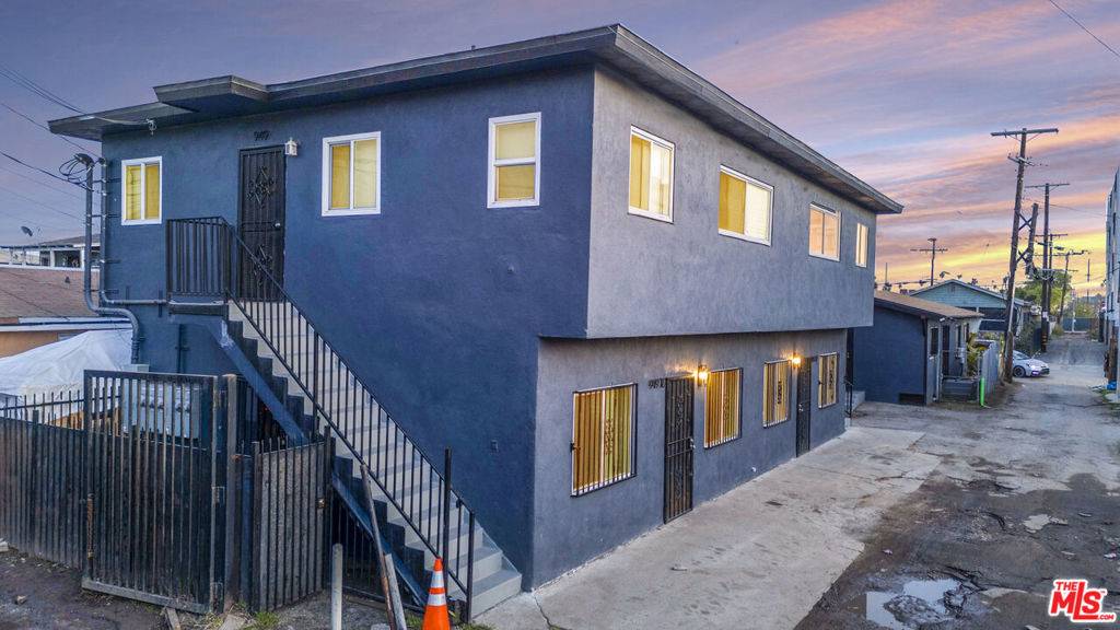 Los Angeles, CA 90044,945 W 76th ST
