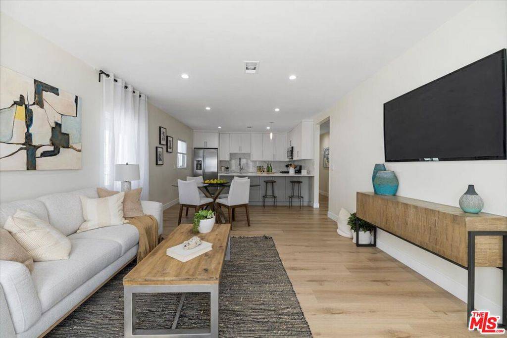 Los Angeles, CA 90016,5413 Homeside AVE