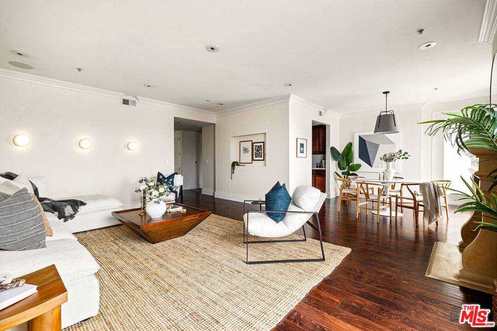 Los Angeles, CA 90038,1023 Wilcox AVE #301